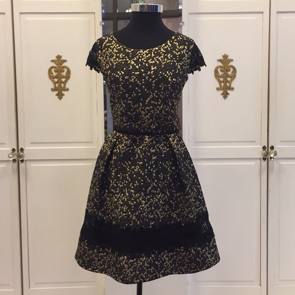 Beautiful Brocade Rengin Dress - Picture 2 of 8